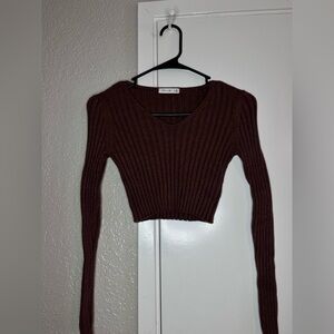 Long sleeve crop top.